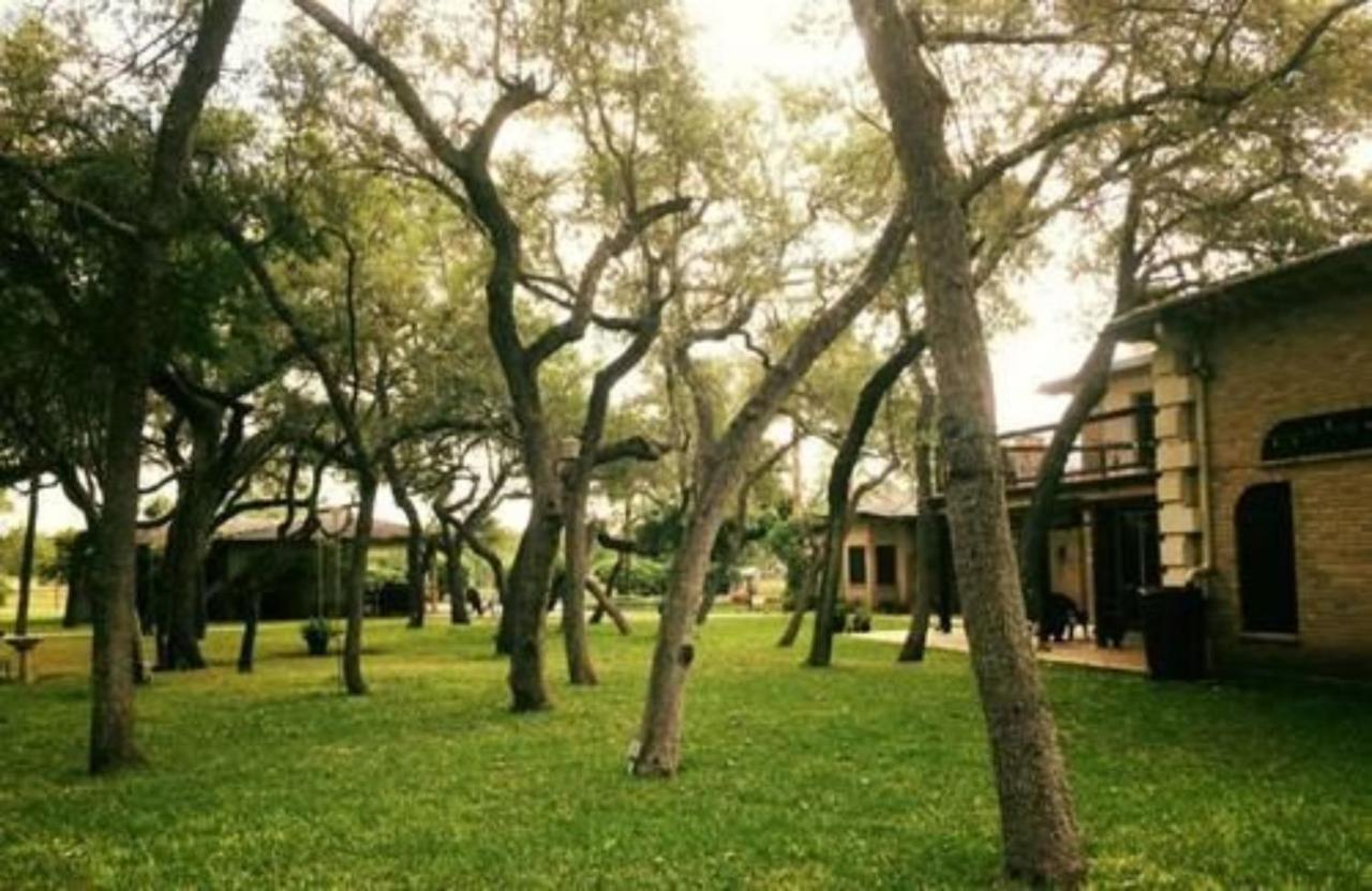 Live Oaks Bed And Breakfast Uvalde Exterior foto