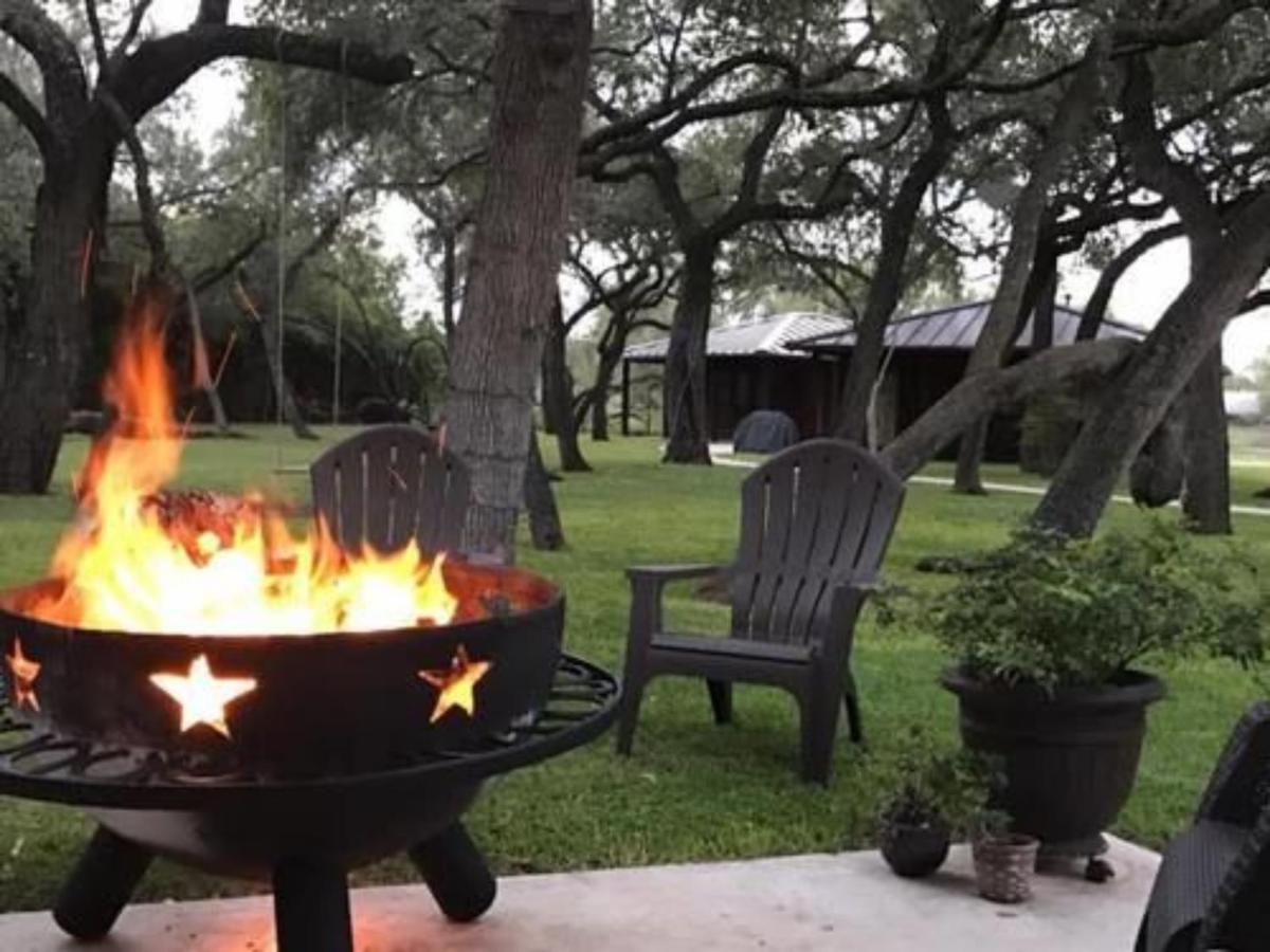 Live Oaks Bed And Breakfast Uvalde Exterior foto