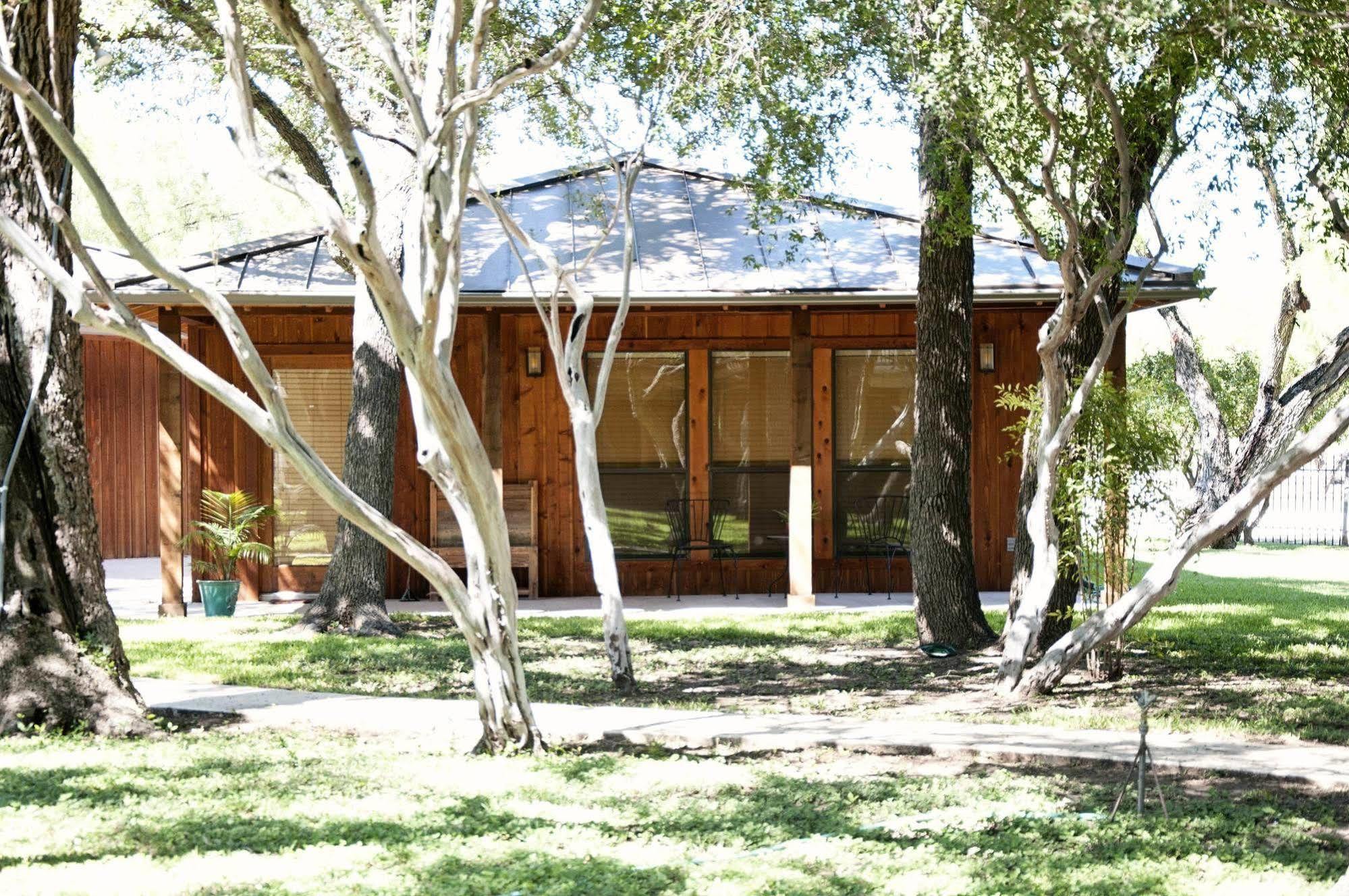 Live Oaks Bed And Breakfast Uvalde Exterior foto